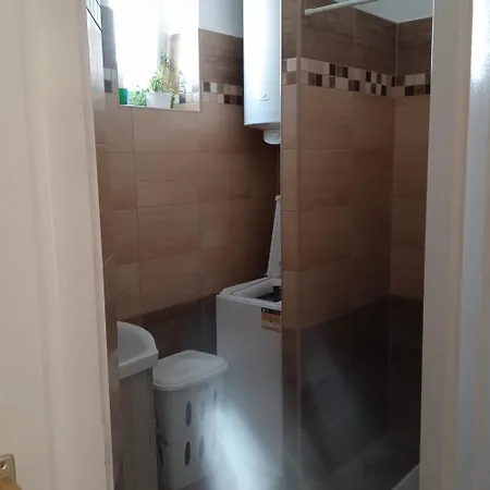 House With Jacuzzi Half Hour From Budapest Casa vacanze *
